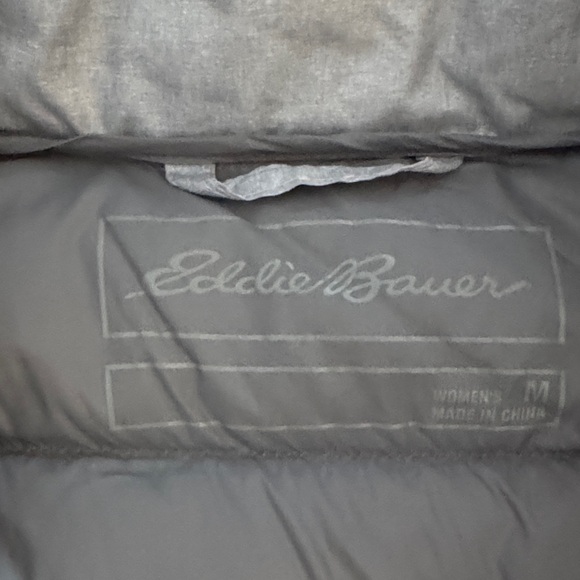 Eddie Bauer Silver Lightweight Puffer Vest - Picture 2 of 5